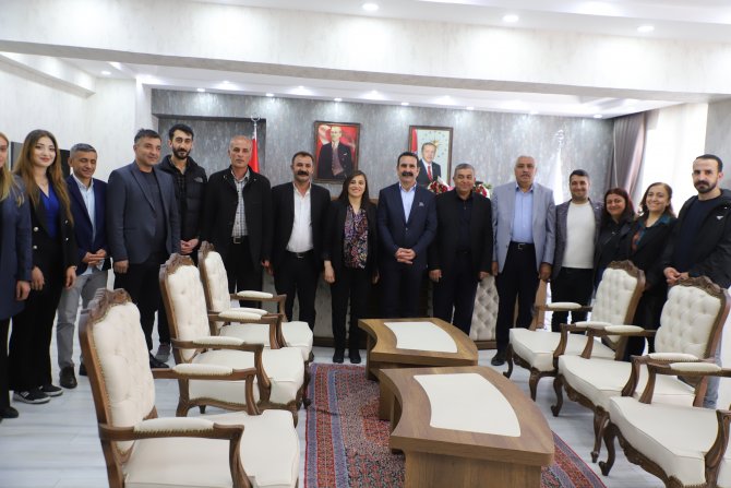 HAKKARİ BELEDİYESİ EŞ BAŞKANLARI GÖREVİNE BAŞLADI