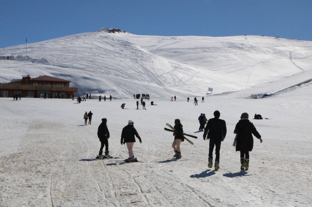 Gençler kayak merkezinde buluştu