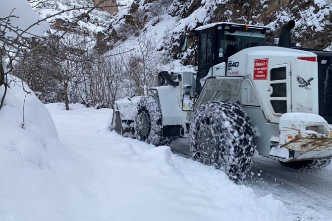 Hakkari'de 39 yerleşim yeri ulaşıma kapandı