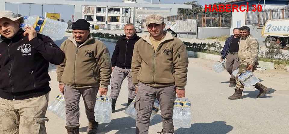 Hakkari ekibi yaraları sarmaya devam ediyor