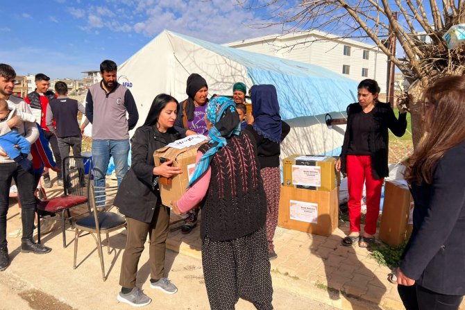 AK KADINLAR DEPREM BÖLGESİNDE