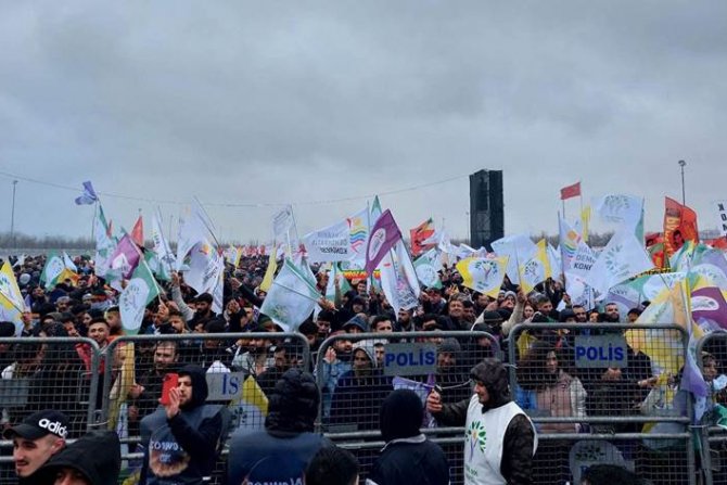 NEWROZ KUTLAMALARINDA 240 KİŞİ GÖZALTINA ALINDI