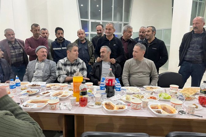 Emekli olan belediye personeline veda yemeği