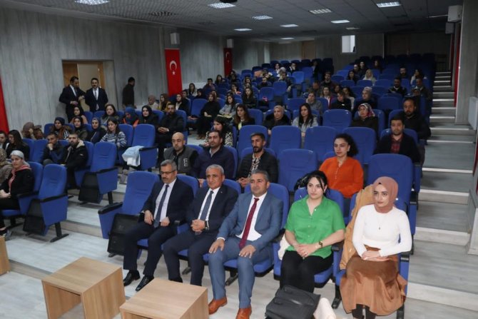 MÜDÜR GÜR, ADAY ÖĞRETMENLERLE BİR ARAYA GELDİ