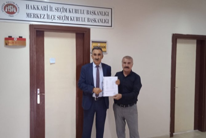 Başkan Hurşit Taş mazbatasını aldı