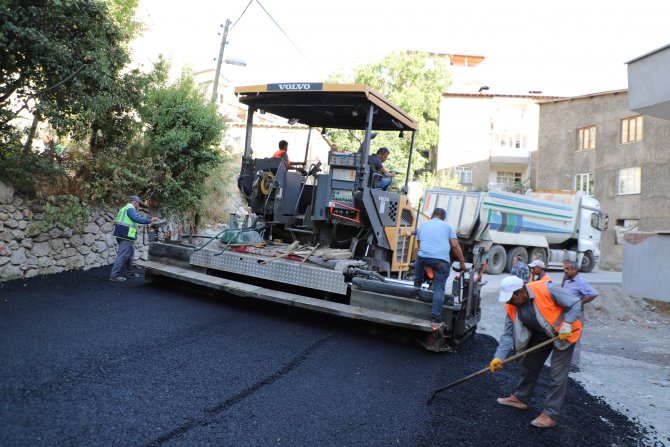 Hakkari’de bir semt ilk defa asfalta kavuştu