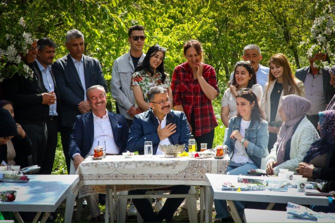 VALİ ÇELİK 