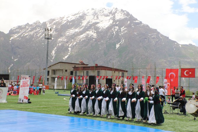 HAKKARİ’DE 19 MAYIS COŞKUYLA KUTLANDI