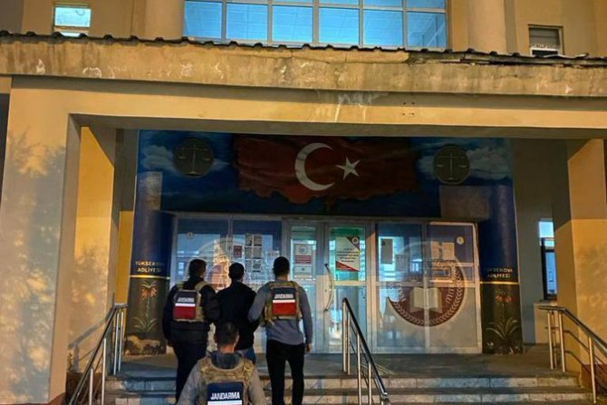 HAKKARİ'DE DEĞİŞİK SUÇLARDAN 171 KİŞİ YAKALANDI Hakkari'de değişik suçlardan 171 kişi yakalandı Hakkari