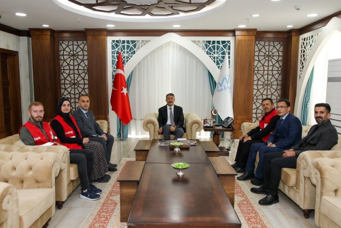 VALİ ÇELİK 