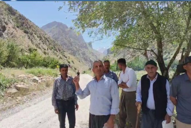 HAKKARİ KÖYÜ ASFALTLI YOL İSTİYOR