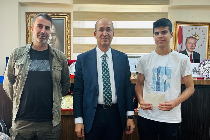 BAŞKAN BÜYÜKSU BAŞARILI ÖĞRENCİYE SAHİP ÇIKTI