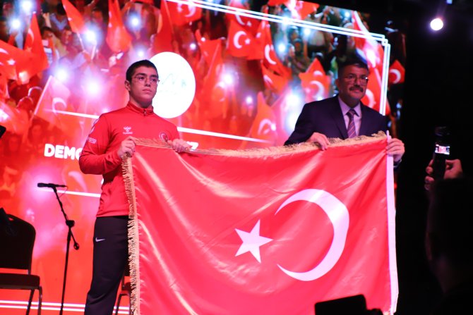 VALİ ÇELİK 