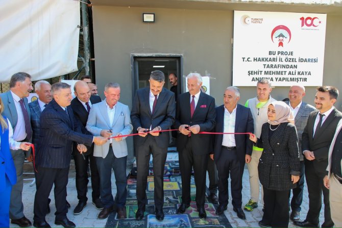 Vali Çelik, Bağışlı köyü’nde spor tesisi açılışı yaptı