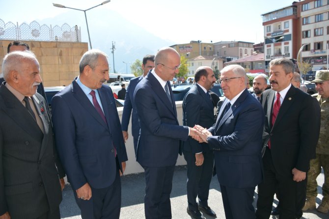 Milli Savunma Bakan Güler Hakkari'de
