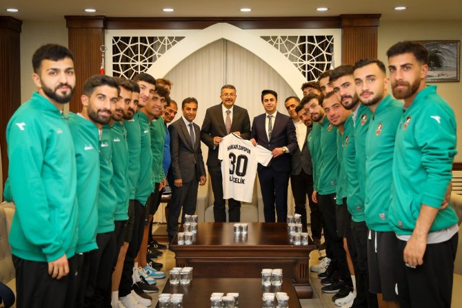 Vali Çelik, Zapspor takımını makamında ağırladı