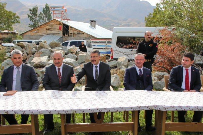 Vali Çelik, Durankaya Halkının Sorunlarını Dinledi
