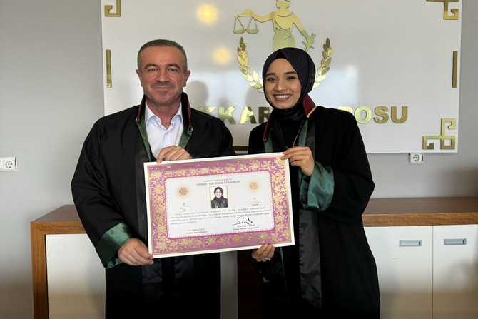 BAŞKAN KAYA, MESLEKTAŞI AV. BUZKURT'U TEBRİK ETTİ
