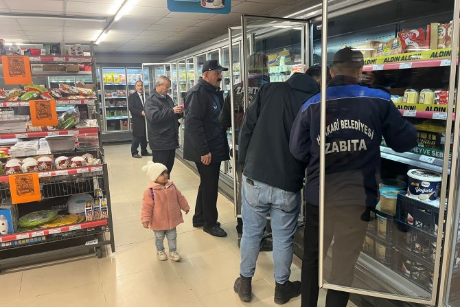 Zabıtadan marketlere sıkı denetim