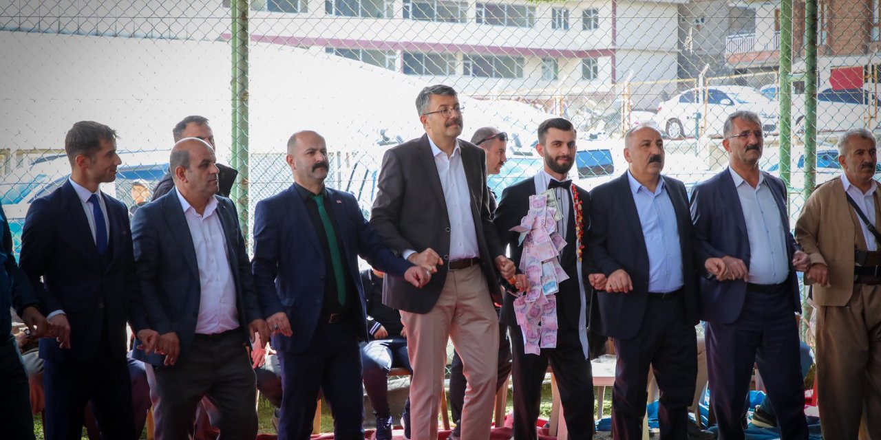 Vali Çelik, Çiftçi ve Güldal ailesinin düğün törenine katıldı