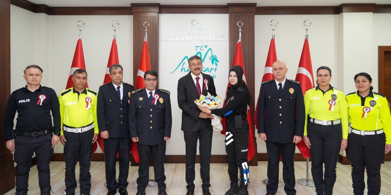 Hakkari Polisinden Vali Çelik'e Ziyaret