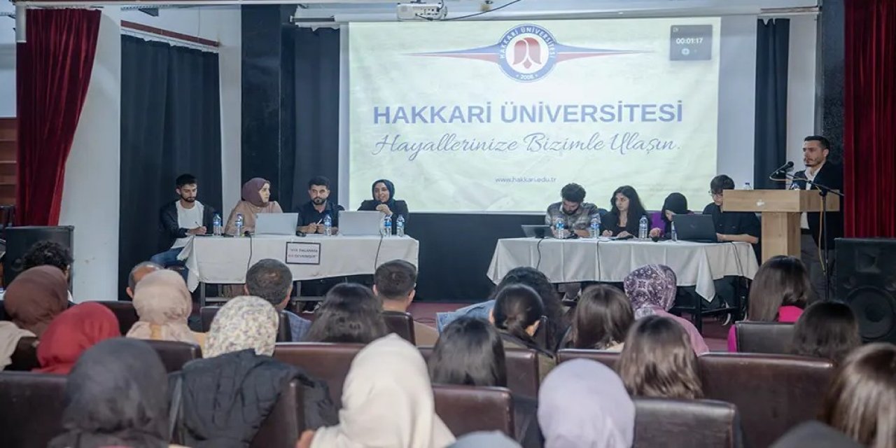 Hakkari Üniversitesinde Ödüllü Münazara Yarışması Düzenlendi