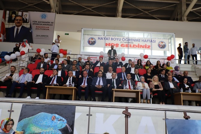 Hakkari de yıl sonu sergisi