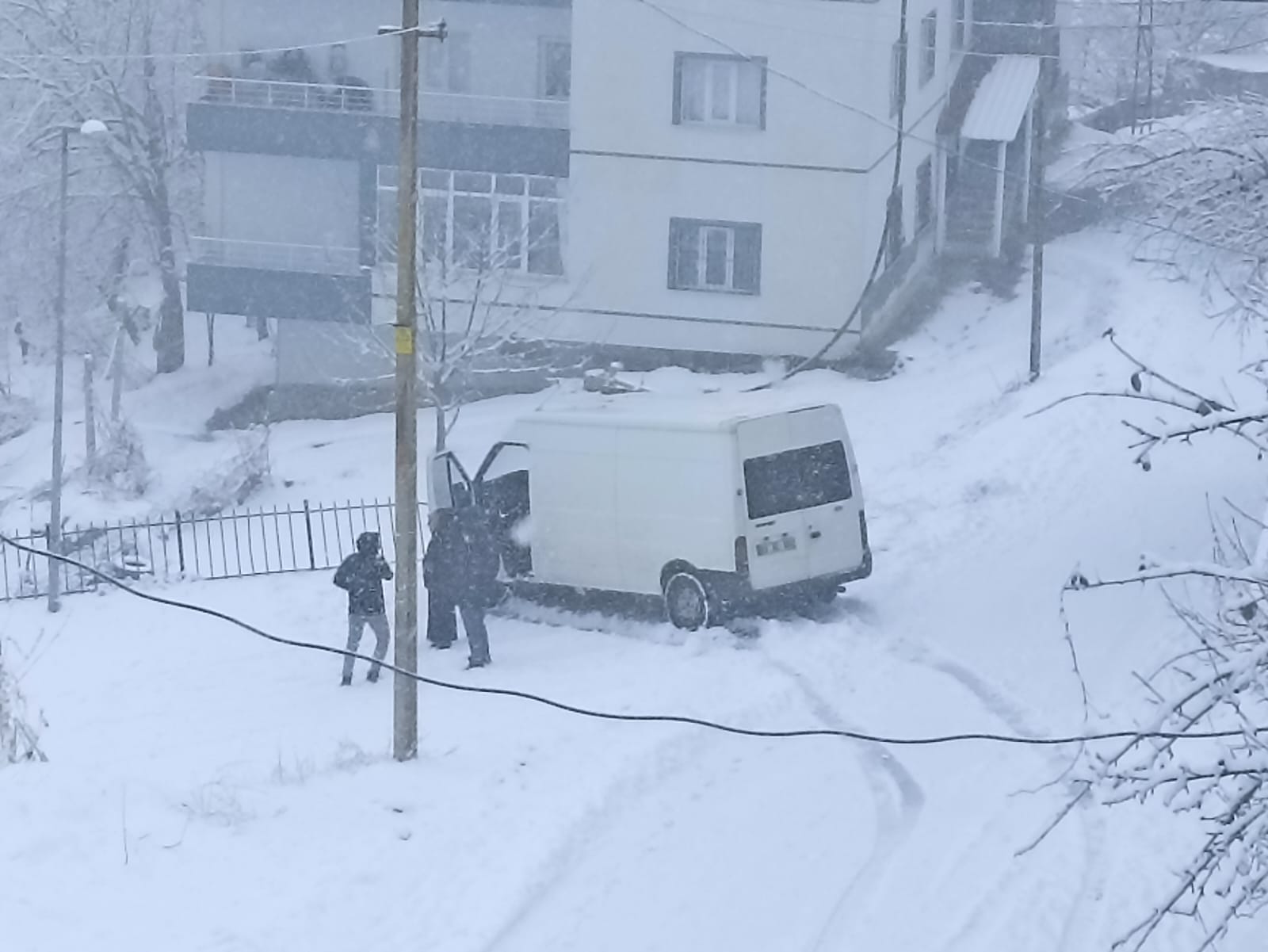 Kar yağışı beraberinde kaza getirdi
