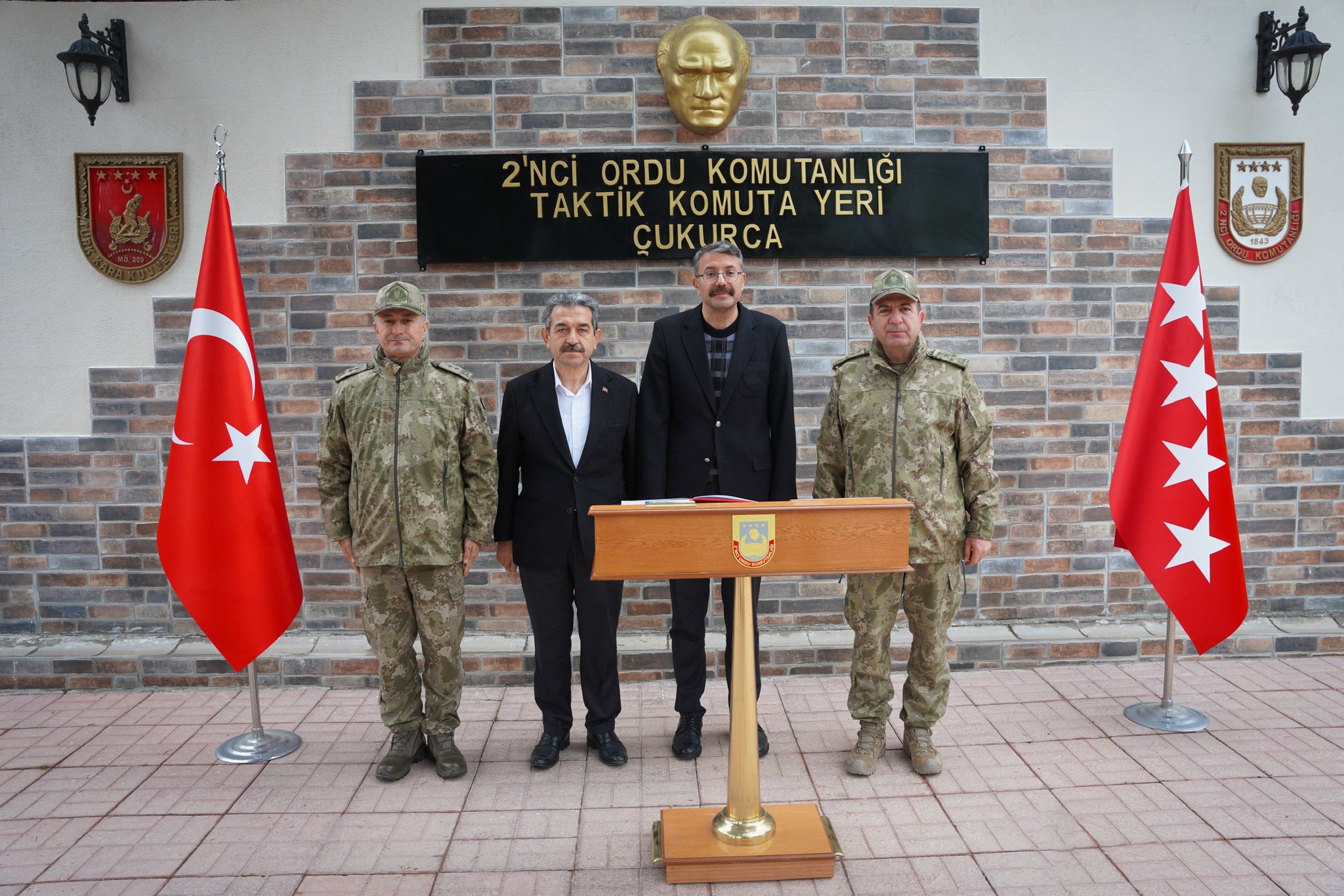 Hakkari ve Şırnak Valilerinden 2. Ordu Komutanlığı Taktik Komuta Yeri’ne Ziyaret