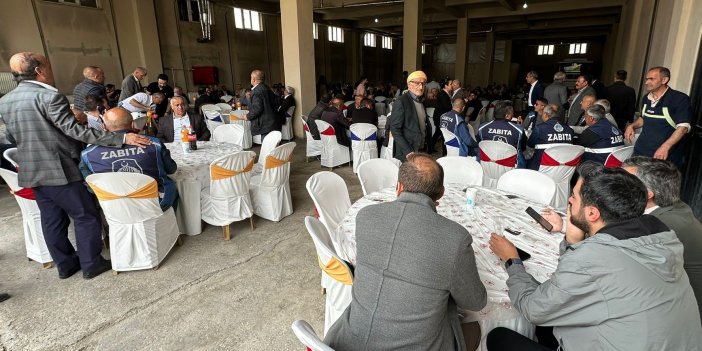Yüksekova Belediyesi çalışanları yemekte bir araya geldi