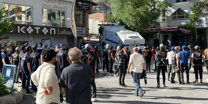 Hakkari 'de kayyuma karşı yürüyüş yapan gruba polis müdahale etti