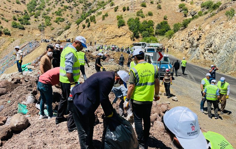 Şemdinli'de temizlik kampanyası düzenlendi