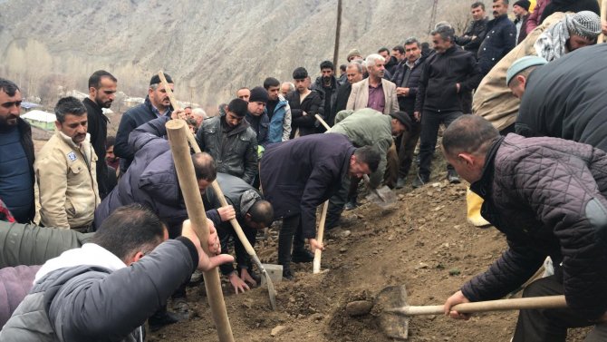 Hayatını kaybeden 20 yaşındaki Zilan toprağa verildi.