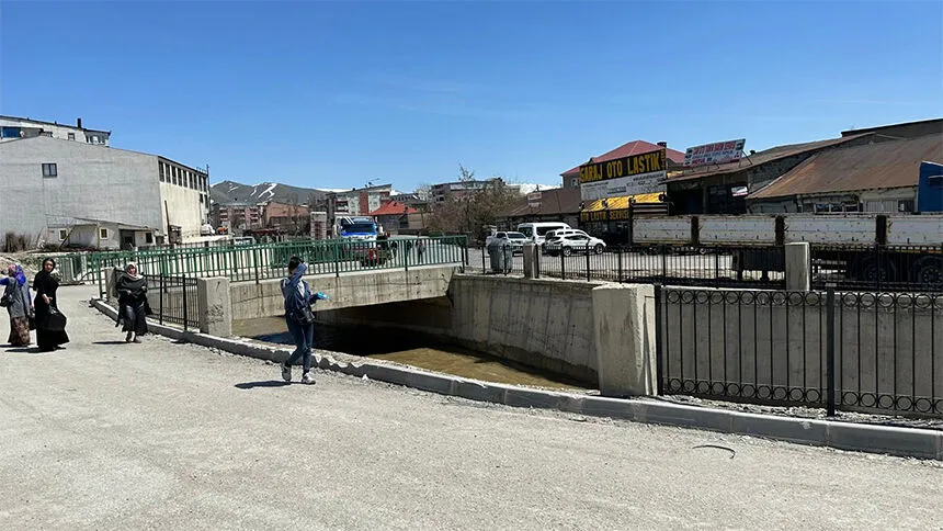 Büyük Çay Deresi tehlike saçıyor