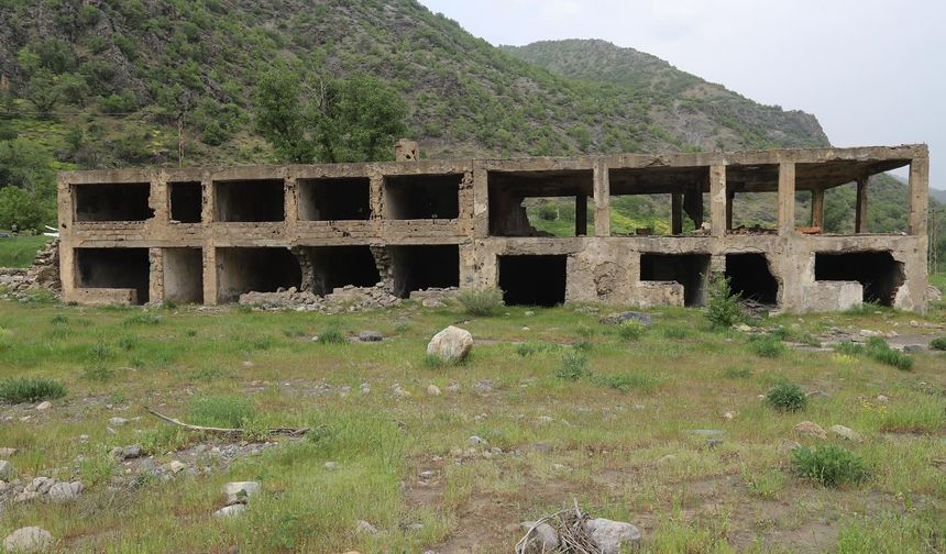 Boşaltılan Çukurca köylerine dönüş başlıyor