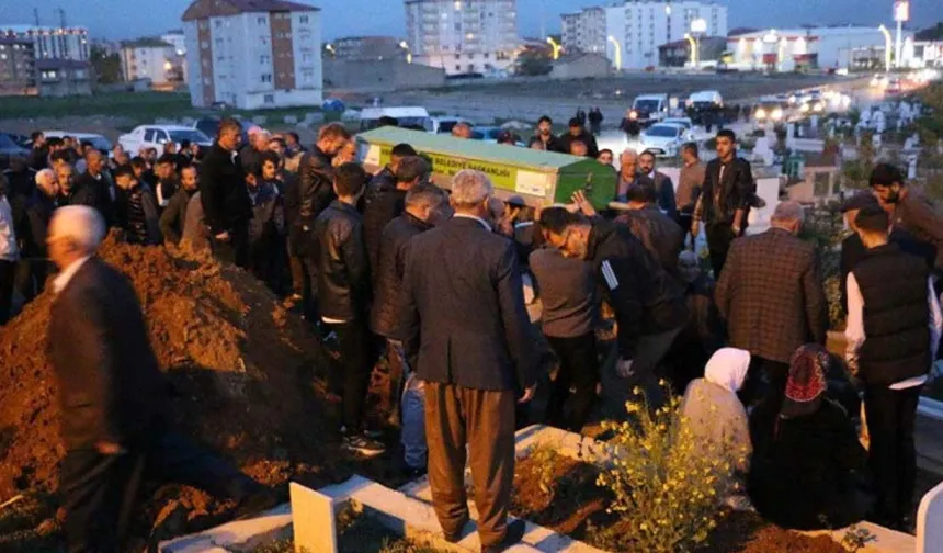Cezaevinde Ölü bulunan Soydan, Hakkâri'de toprağa verildi