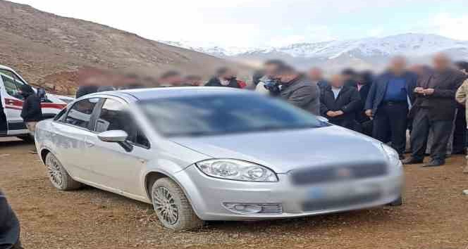 otomobilde kafasından vurulmuş halde ölü bulundu