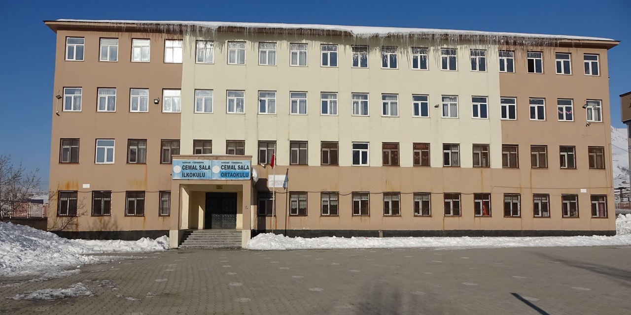 Yüksekova'da dayanıksız 3 okul boşaltıldı