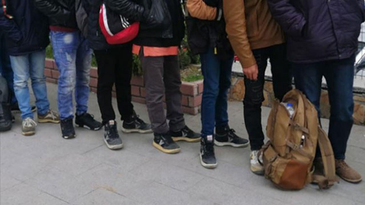Hakkari'de 9  göçmen yakalandı