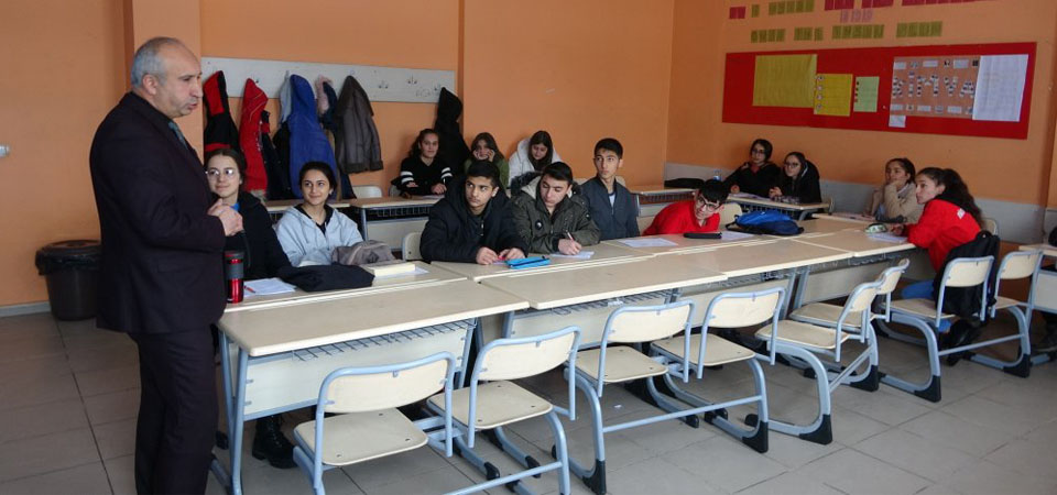 Yüksekova'da 'Kış Okulları'yla Öğrenciler Kurslar Gördü 