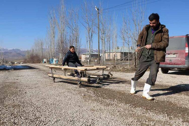Kar yağmayınca kızaklara tekerlek takıldı