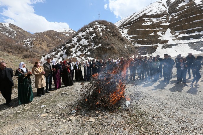 Yılın ilk Newroz ateşi yakıldı
