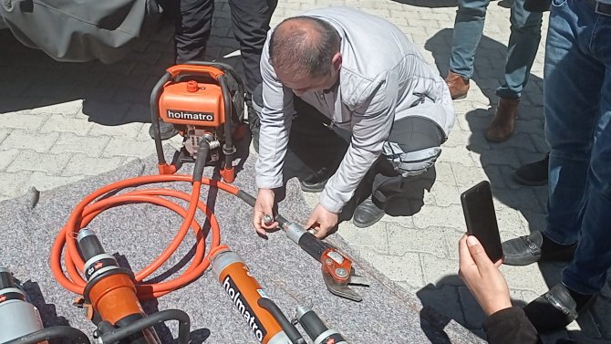 HAKKARİ AFAD'DAN DEPREM EĞİTİMİ...