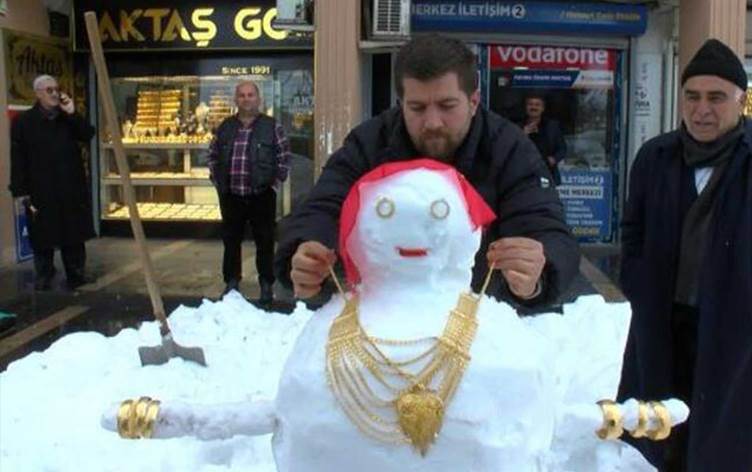 'Kardan Gelin' yapıp altın taktılar