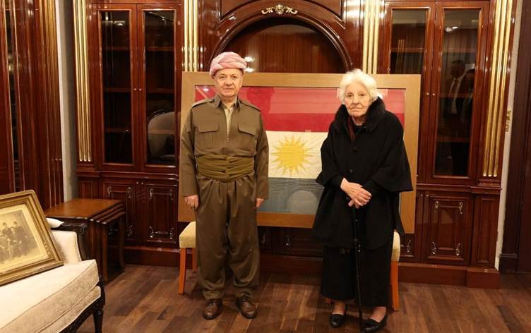 'Son Kürdistan prensesi' 104 yıllık emaneti Başkan Barzani’ye devretti