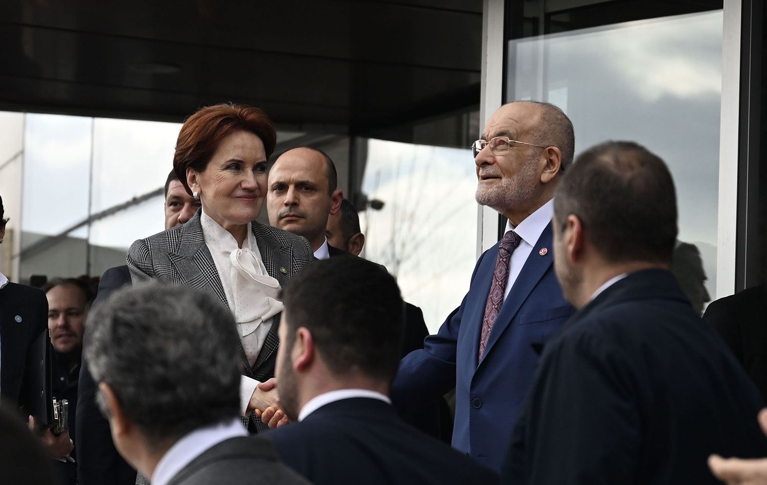 Akşener: CHP, HDP ile görüşebilir ama masaya getiremez