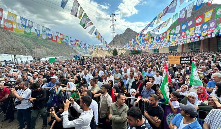 Hakkari'de kayyım atamasına karşı miting yapıldı