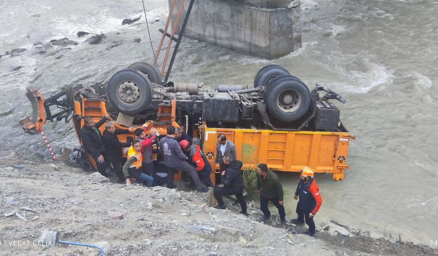 Hakkari Karayolunda aynı gün ikinci kaza: 3 yaralı