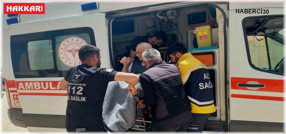 112 Sağlık Çalışanların Yardımıyla Oy Kullanmaya Gitti