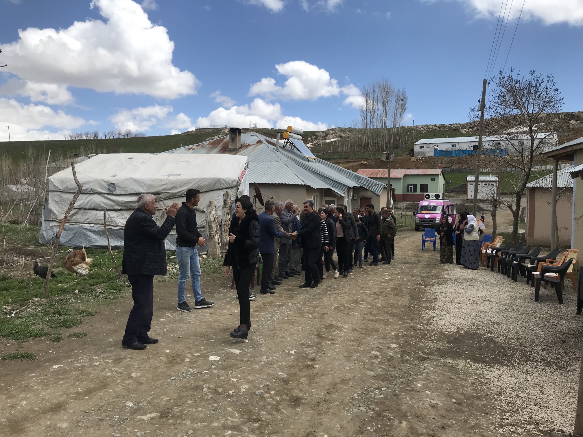 Yeşil Sol adayları Yüksekova köylerinde
